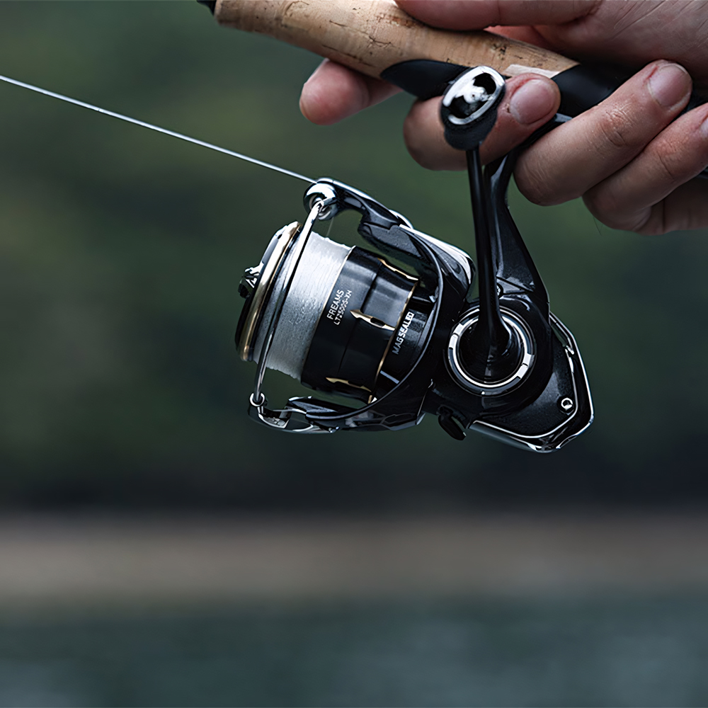 بكرة صيد دوارة DAIWA FREAMS 20 - مراجعة Daiwa Reel Bg وسعره